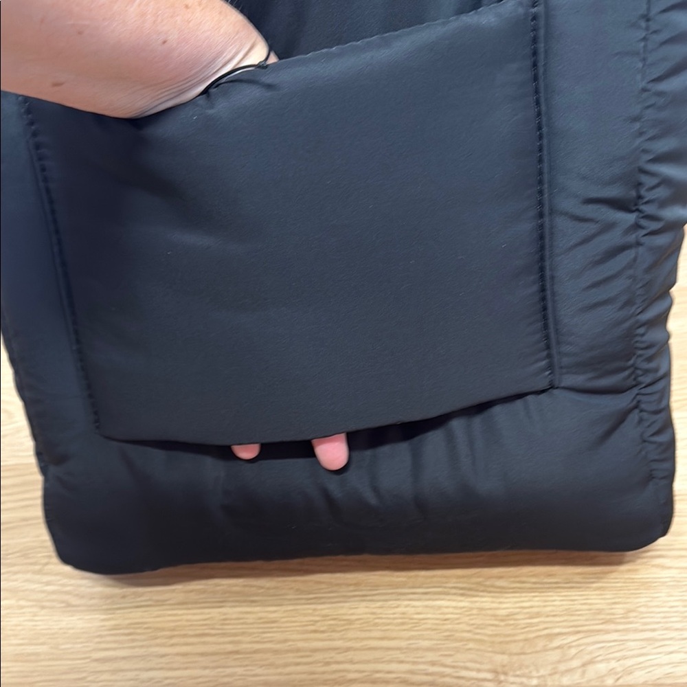 Wilo Black Puffer Tote Bag Quilted Nylon Cargo Travel Tote Lightweight NWT - Picture 4 of 7